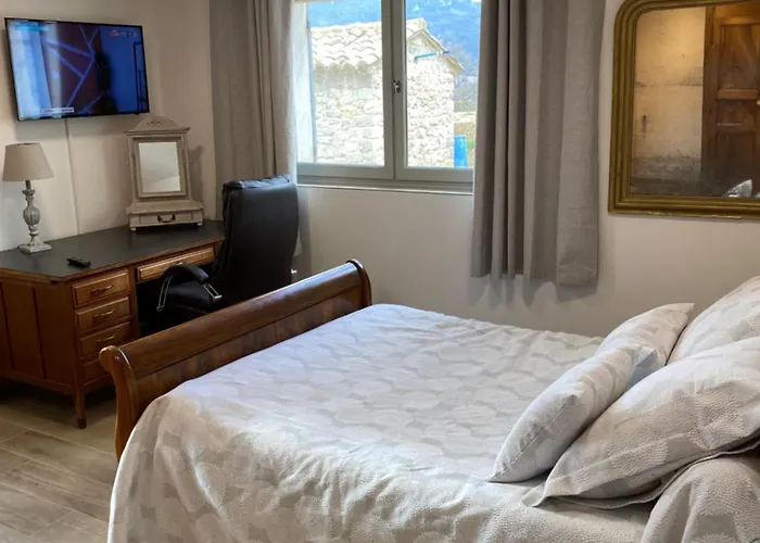 La Baptistine Face Au Ventoux La Clue Gæstehus