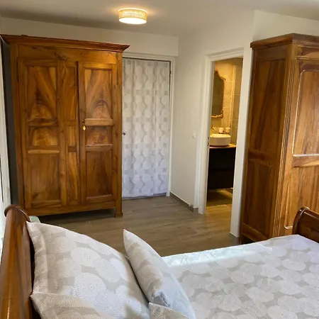 La Baptistine Face Au Ventoux La Clue